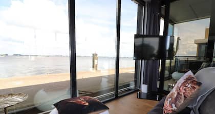 Houseboat With Sauna and Fantastic View