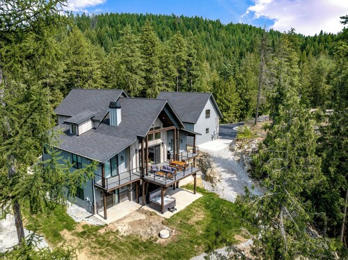Extraordinary 5-Bedroom Idaho Club Retreat w/ Hot Tub  - Sleeps 12