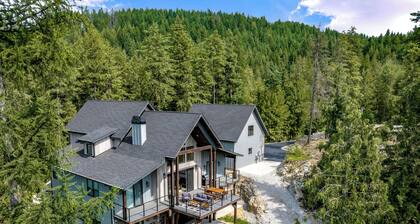 Extraordinary 5-Bedroom Idaho Club Retreat w/ Hot Tub - Sleeps 12