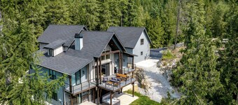 Extraordinary 5-Bedroom Idaho Club Retreat w/ Hot Tub - Sleeps 12