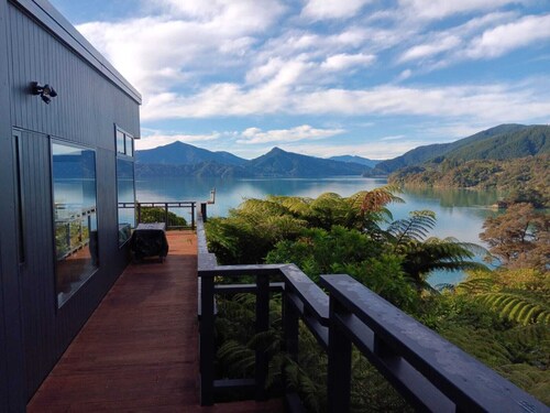Moetapu Scenic Retreat - Luxury Haven for Couples