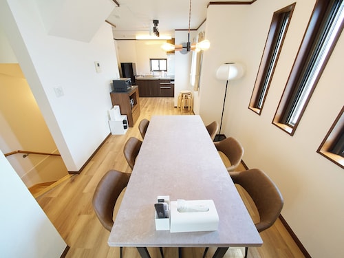 客室内のダイニングエリア