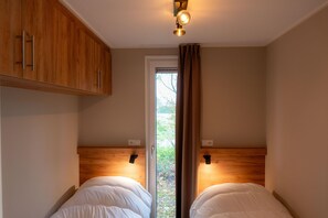 2 bedrooms, individually furnished, bed sheets