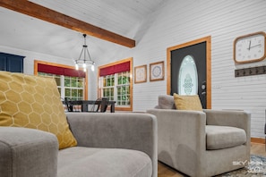 Interior - Trailhead Hideaway - bike & breathe! (Bella Vista)