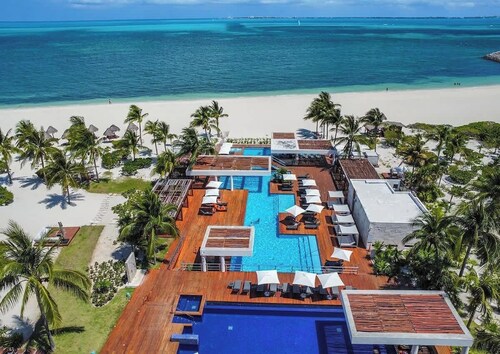 Exclusive Condo | 3BR | Beachfront & Top Amenities