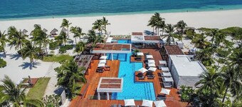 Exclusive Condo | 3BR | Beachfront & Top Amenities