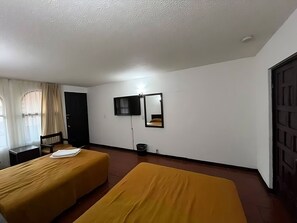 1 slaapkamer, een strijkplank/strijkijzer, wifi, beddengoed