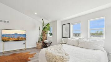 2 bedrooms, desk, bed sheets