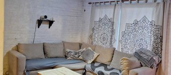 Charming 2-bedroom house in lovely garden, 2 bedrooms, and with Wi-Fi