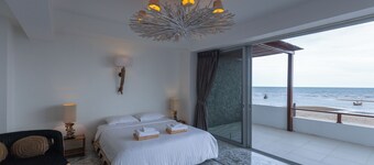 The HideAway Beachfront Villa in Kuiburi with Pool, Kitchen, and Ocean View