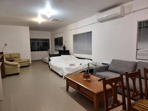 Interior - Relax in a Garden Retreat: Steps to Beaches,Shops,Stations and sdyney CBD. (Miranda)