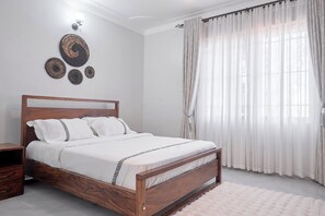 Bureau, espace de travail pour ordinateur portable, Wi-Fi gratuit