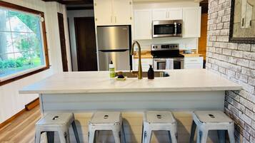 Mikrowelle, Ofen, Herdplatte, Geschirrspüler