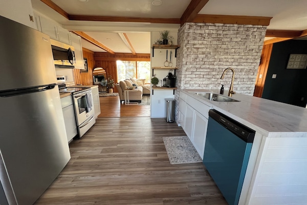 Mikrowelle, Ofen, Herdplatte, Geschirrspüler