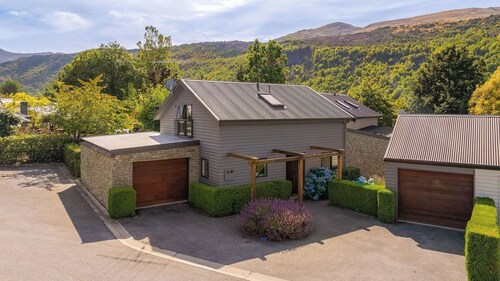 Chartres Retreat - sunny Arrowtown townhouse