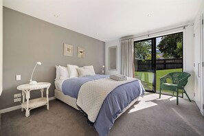 3 habitaciones, tabla de planchar con plancha, wifi y ropa de cama 
