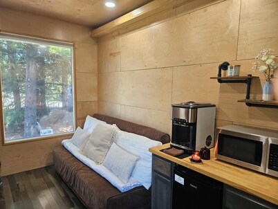 Tiny Home Retreat with hot tub