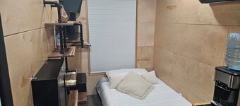 Tiny Home Retreat with hot tub