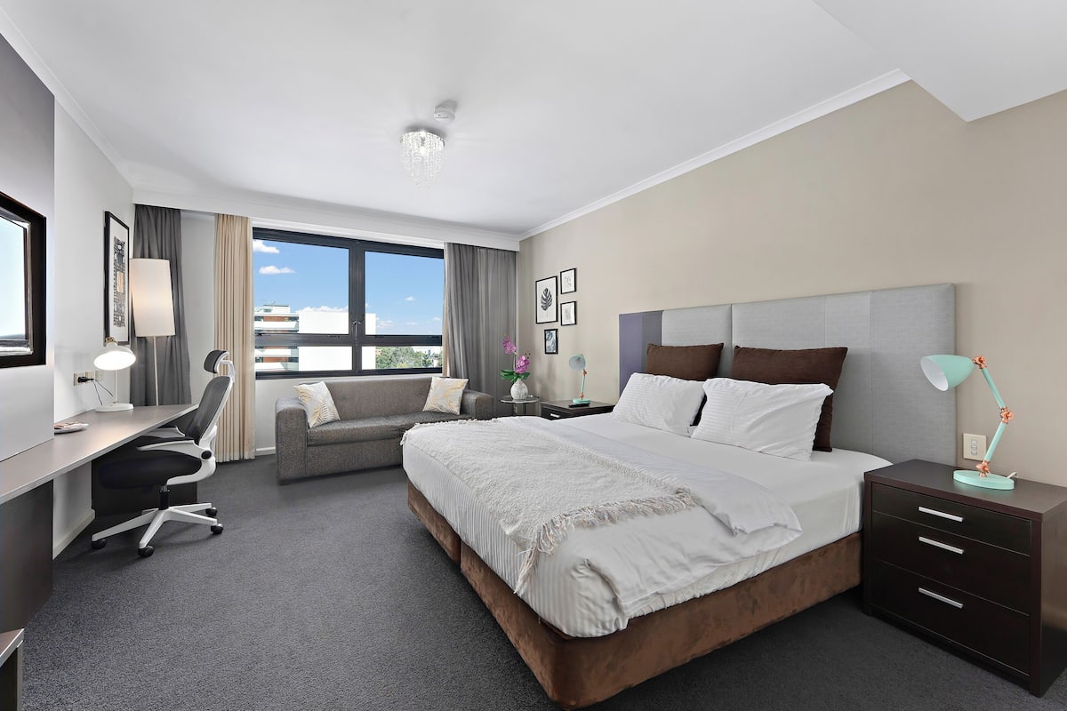 Desk, iron/ironing board, free WiFi
