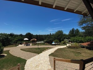 Property grounds - Beautiful house in the heart of the Périgord Noir 4 km from Le Bugue. Sleeps 4 (Le Bugue)