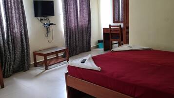 Phòng đôi Deluxe | Khu phòng khách | TV LED 32-inch có truyền hình cáp