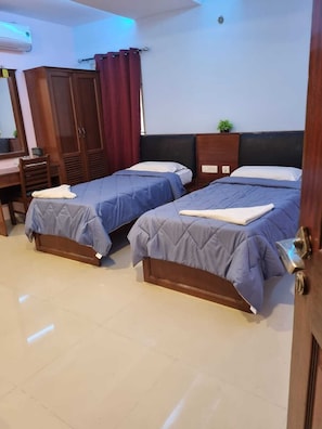Superior Room | Free WiFi, bed sheets - SEA SHELL PARK (Chennai)