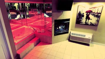 Whirlpool Suite | Badezimmer