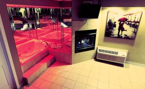 Whirlpool Suite | Bathroom - Essence Suites (Orland Park)