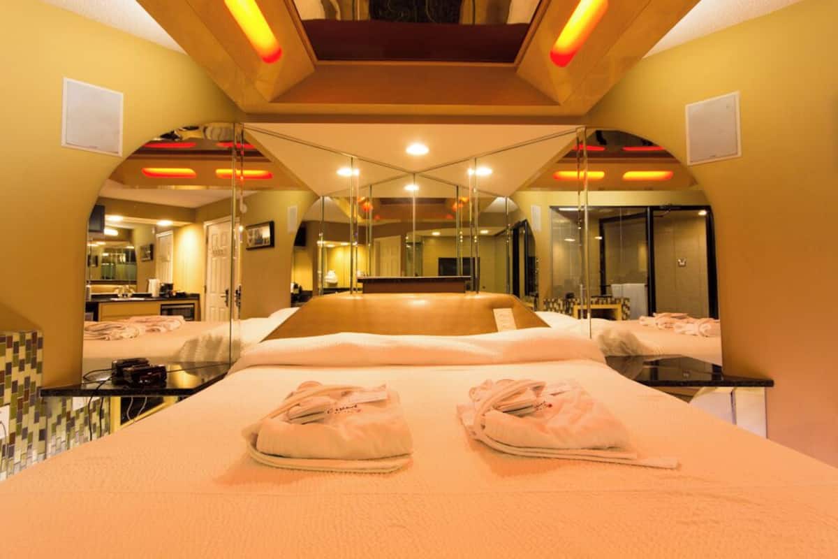 Free WiFi, bed sheets