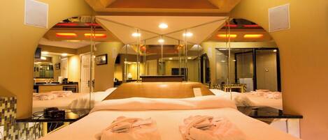 Free WiFi, bed sheets