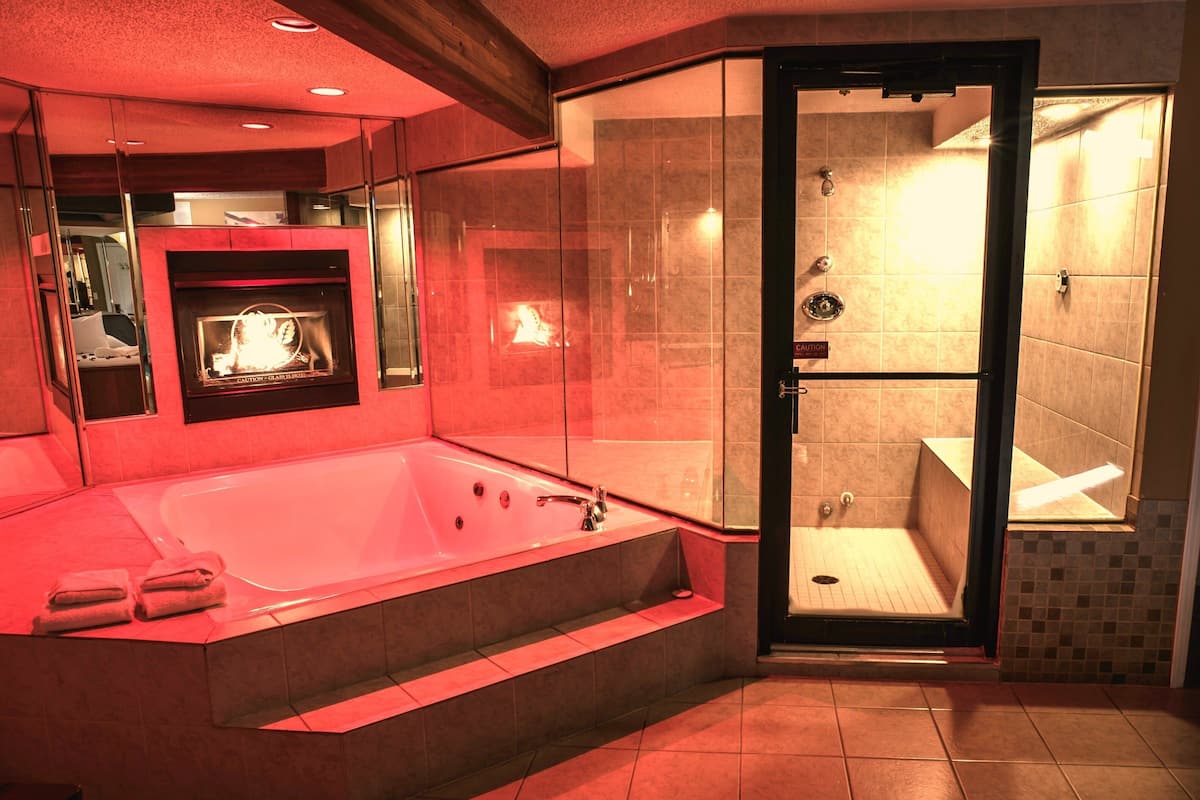 Super Essence Suites | Free WiFi, bed sheets