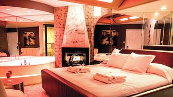 Essence Suite with Loveseat | Free WiFi, bed sheets