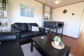House | Living room - Chalet in Friesland Near Wadden Sea & Franeker (Tzummarum)