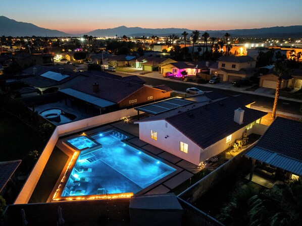 Piscina all'aperto, una piscina riscaldata