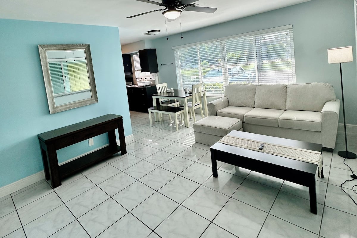 Apartamento econômico, 1 quarto, ar-condicionado | Ferros/tábuas de passar roupa, Wi-Fi de cortesia, roupa de cama