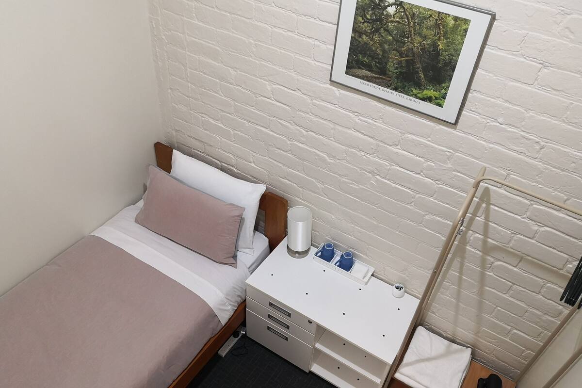 Chambre simple de base, 1 lit jumeau, non-fumeur, pas de fenêtre | Accès au Wi-Fi (inclus), literie fournie