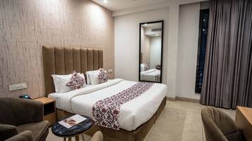 Deluxe Room | In-room safe, desk, laptop workspace, iron/ironing board