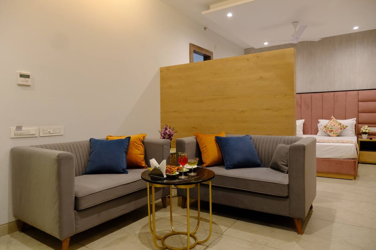 Premium Suite | In-room safe, desk, laptop workspace, iron/ironing board (on request)