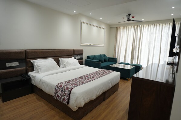 In-room safe, desk, laptop workspace, iron/ironing board