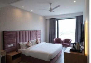 Standard Double Room, 1 Queen Bed, City View