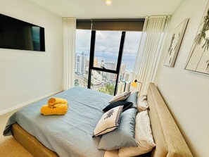 2 Schlafzimmer, Schreibtisch, Bügeleisen/Bügelbrett, Reisekinderbett