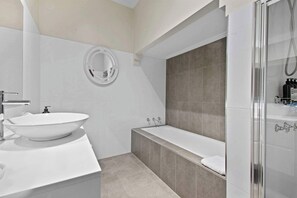 Shower, hair dryer, towels