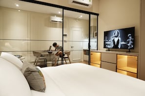 Deluxe Apartment, 1 King Bed, Kitchen, City View