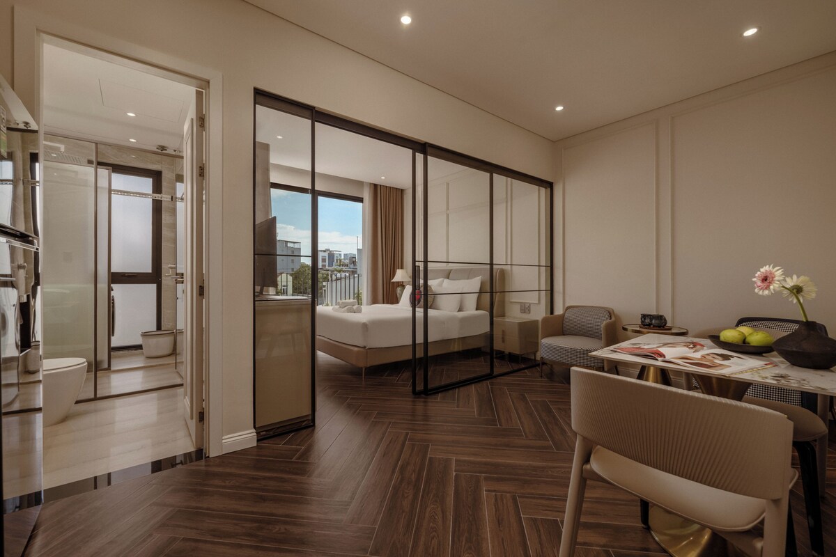 Apartment, 1 Bedroom, Balcony | Desk, laptop workspace, blackout curtains