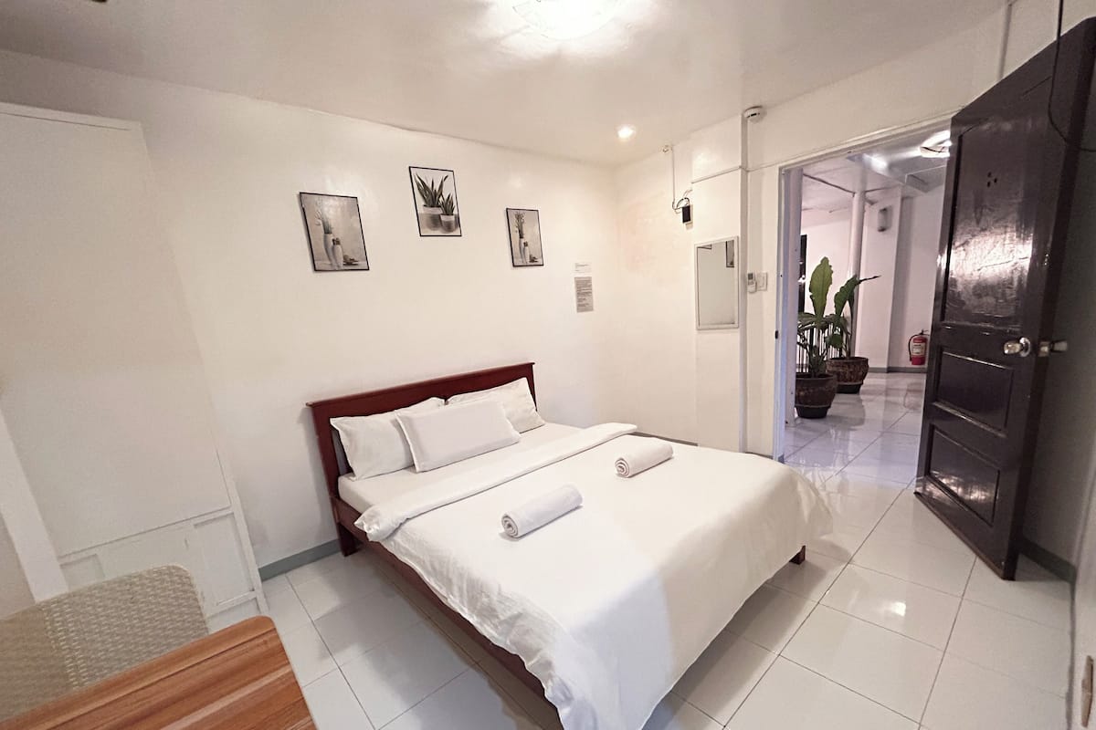 Classic Double Room | Peti besi dalam bilik, meja, ruang kerja komputer riba, Wi-fi percuma