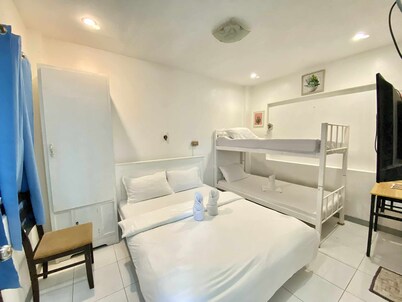 Luna Oslob Travellers Inn