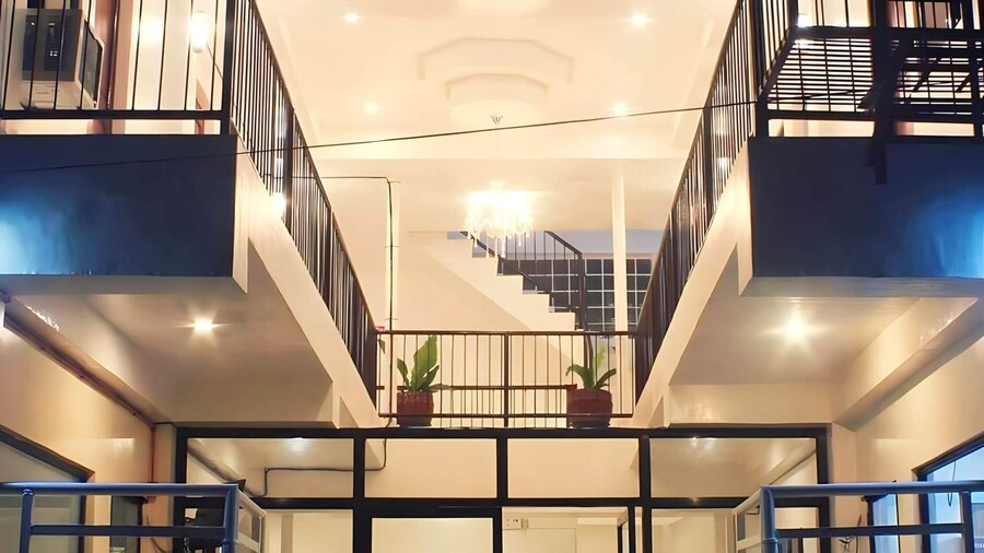 Luna Oslob Travellers Inn