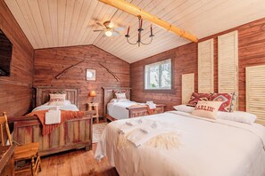 Family Cabin | Premium bedding, laptop workspace, free WiFi, bed sheets