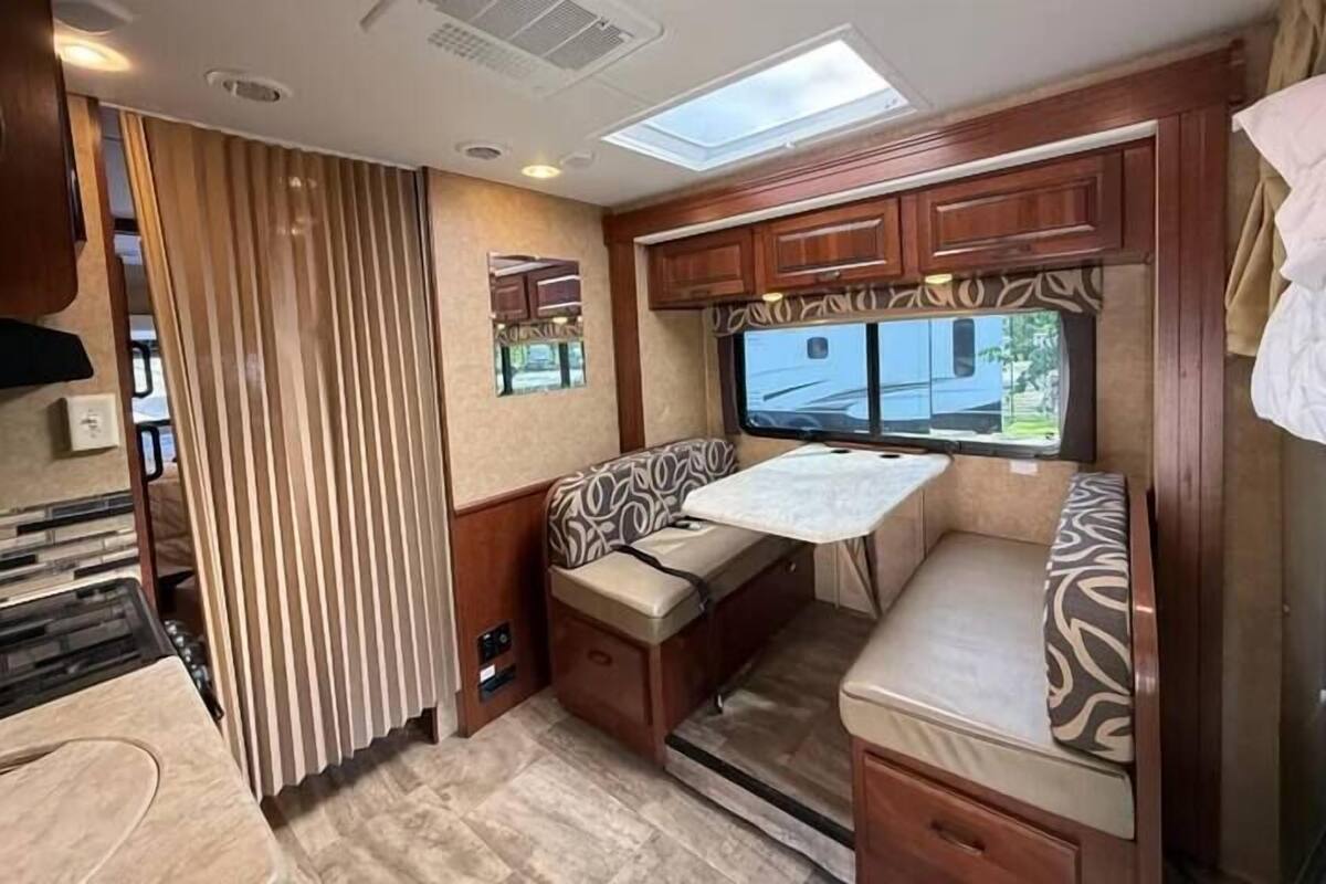 Basic Cabin, Multiple Beds | In-room dining