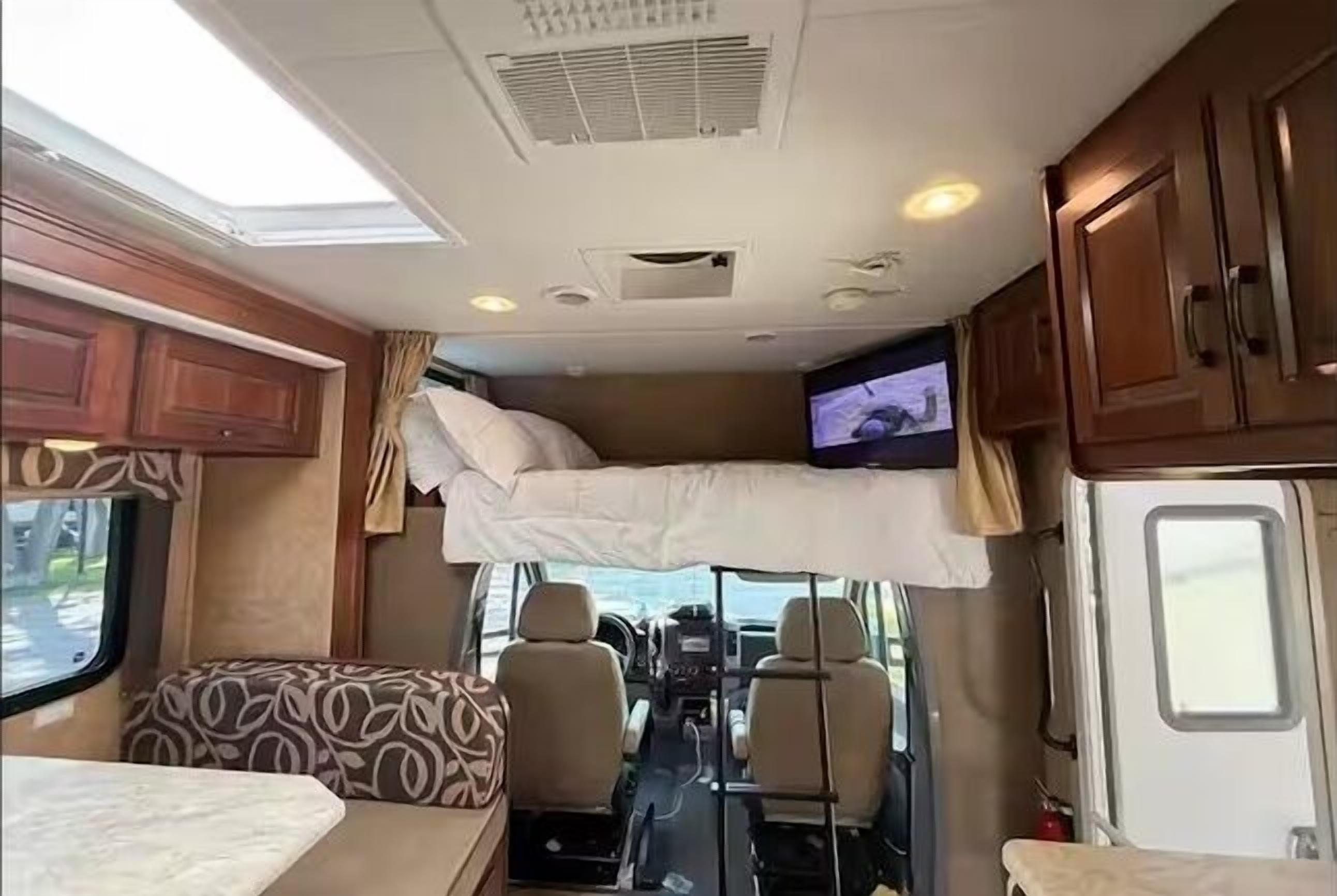 Eenvoudig huisje, Meerdere bedden | Luxe beddengoed, individueel gedecoreerd, een laptopwerkplek